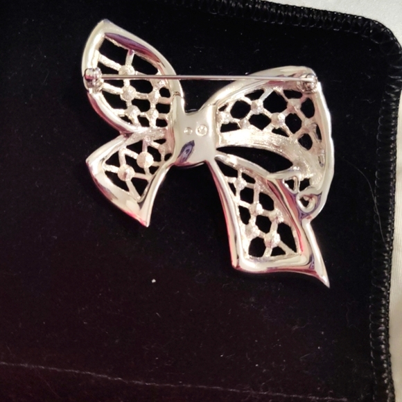 Rare New Swarovski Crystal Bow Brooch - Picture 4 of 8